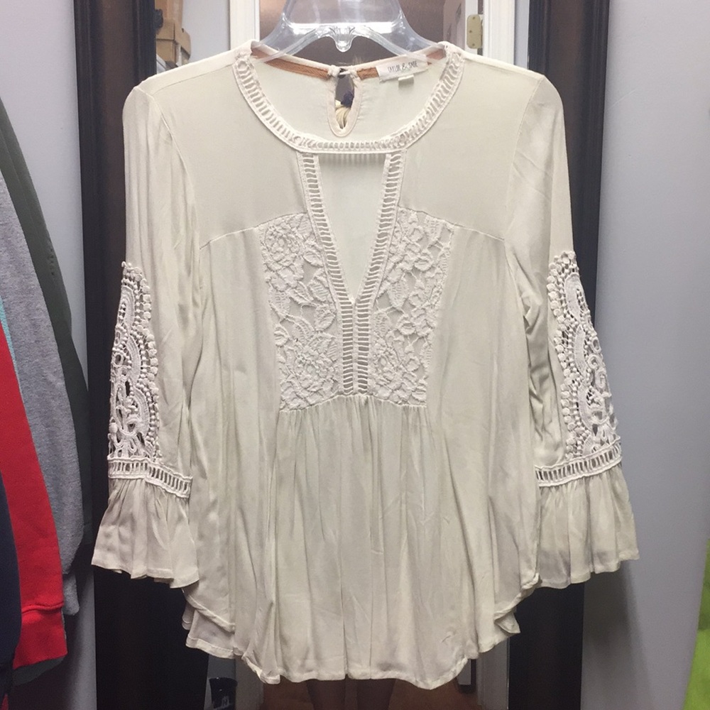 Taylor & Sage cream long sleeve blouse